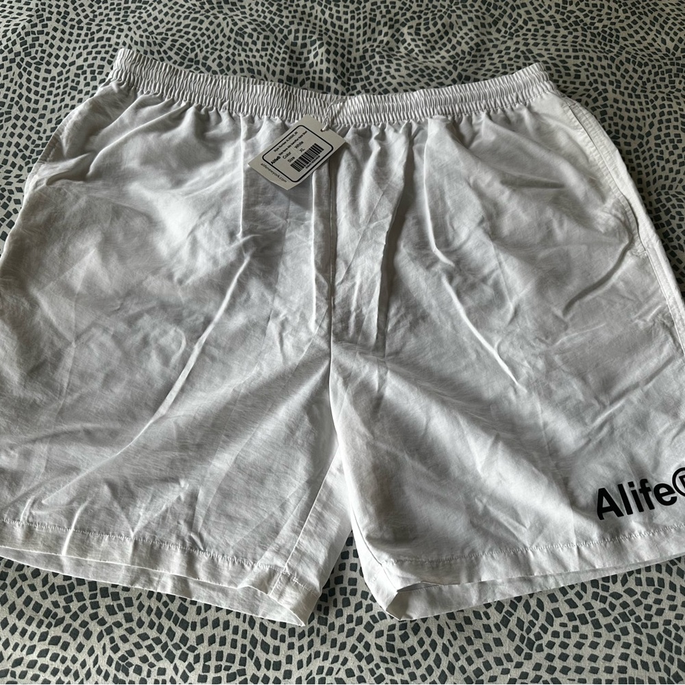 BNWT, Men’s ALife White Swim Trunks/Shorts w/ Blk logo, Size XL